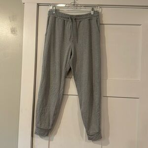 Vuori Performance Jogger in Pale Gray Heather Size M